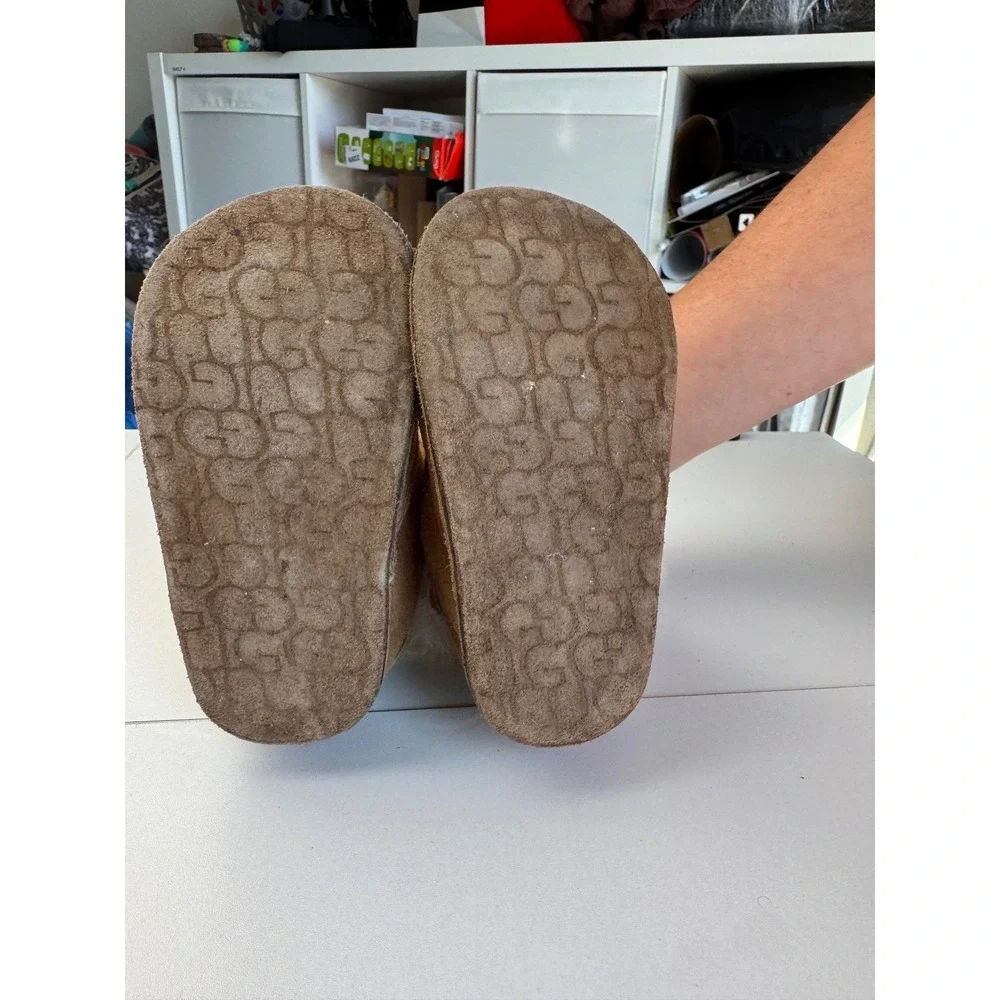 UGG Australia Shearling Suede Sheepskin Fur Lined Baby Moccasins‎ M